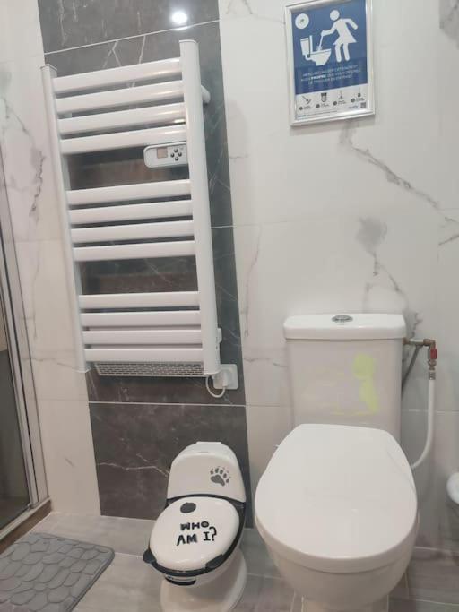 Hebergement Au Logis Souge-le-Ganelon Exteriör bild